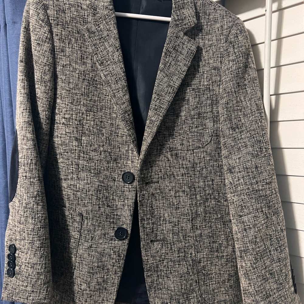 Isaac Mizrahi Boy’s Black and Navy Blazer